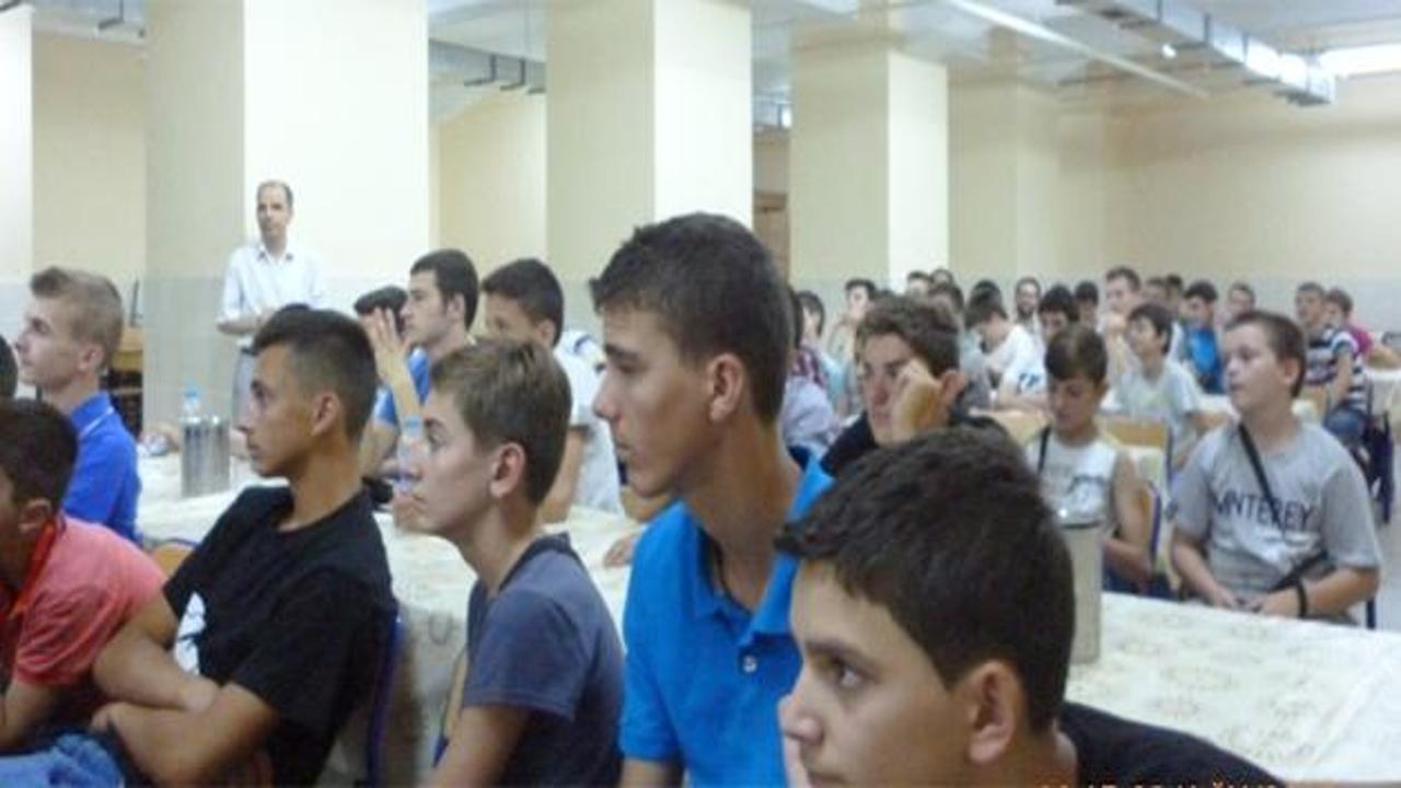 TİKA'dan Makedon öğrencilere burs