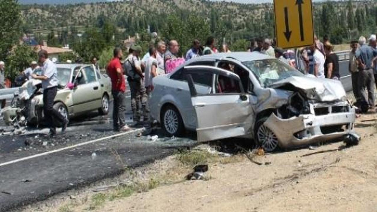 Tosya'da iki otomobil çarpıştı: 7 yaralı