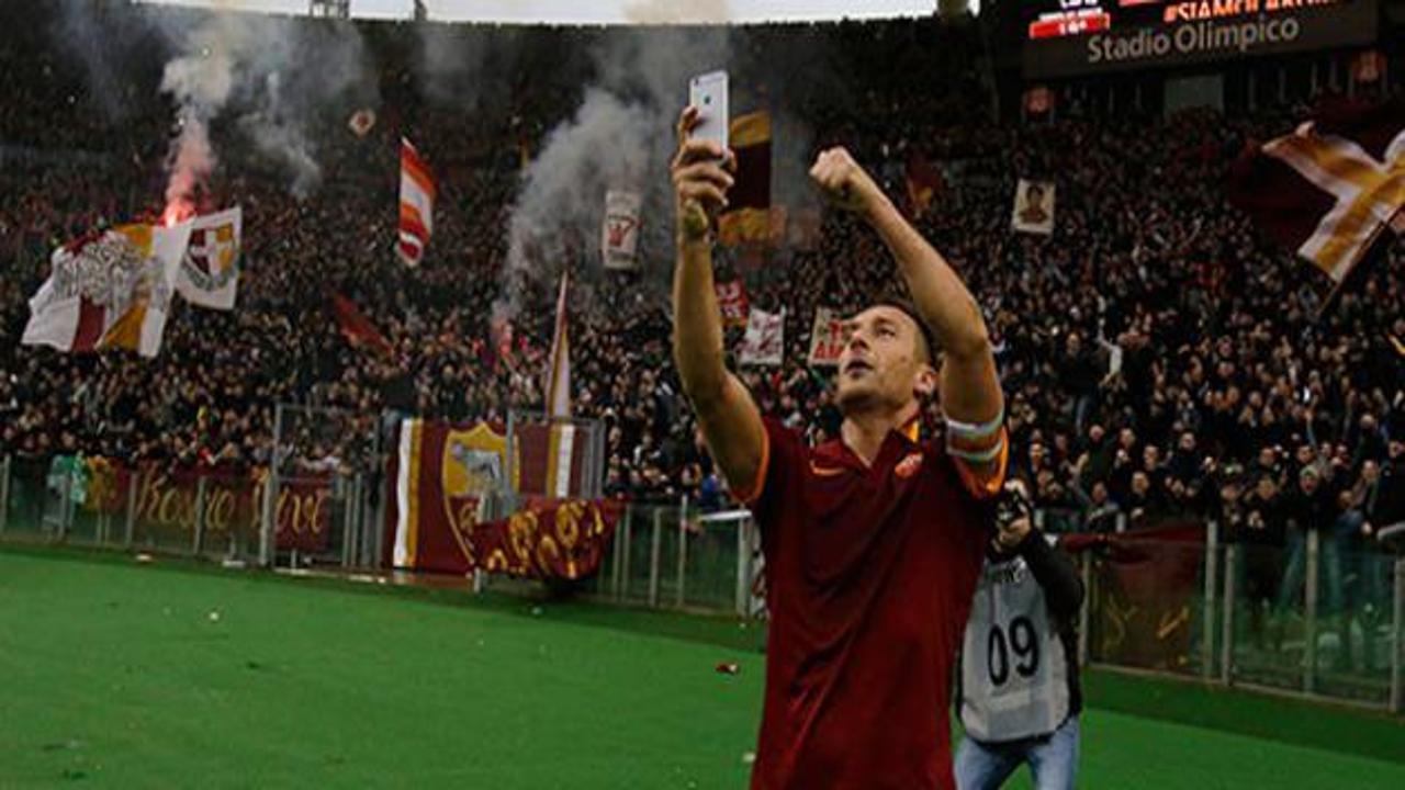 Totti golü attı, selfie çekti!