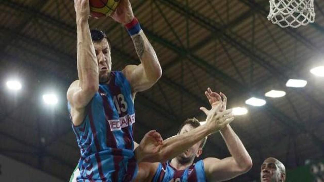 Trabzonspor deplasmanda avantajı kaptı