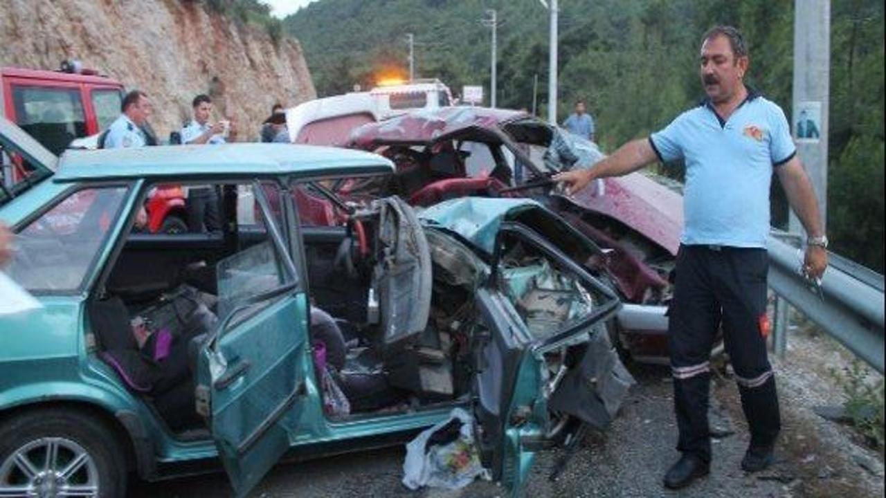 Trafik terörü: 2 ölü, 3 yaralı
