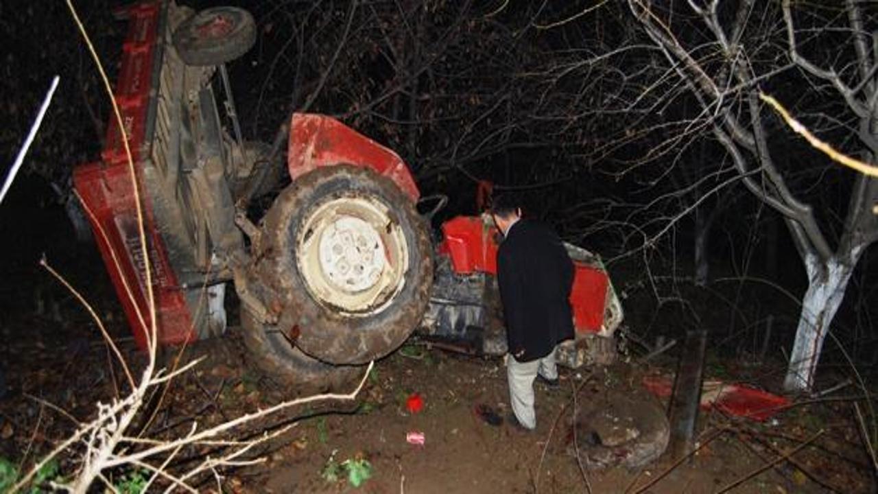 Traktörle ağaca çarpan kişi öldü