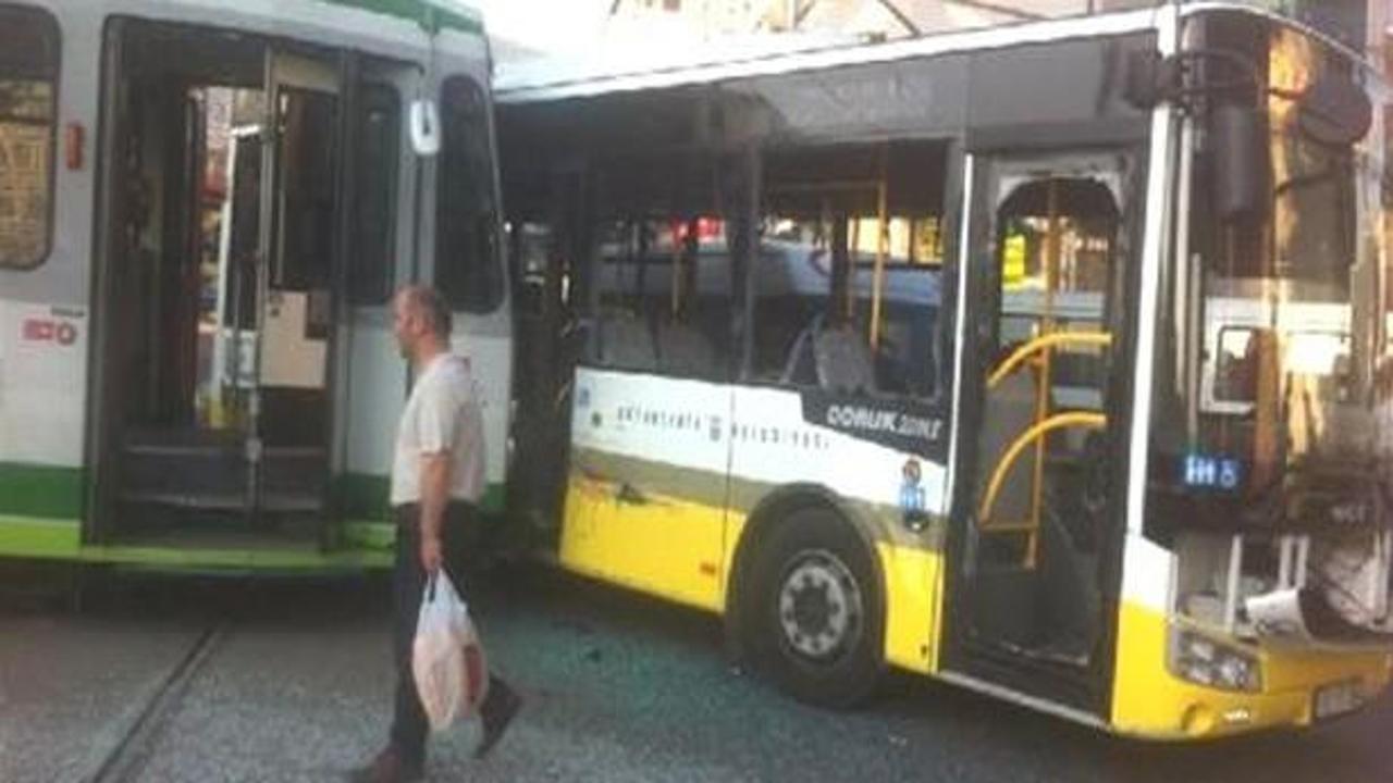 Tramvay belediye otobüsüne çarptı!