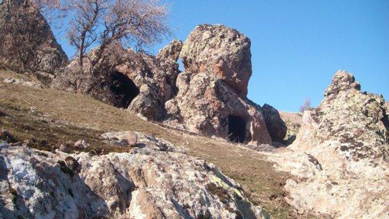 Tunceli'de kaya mezarları tescillendi