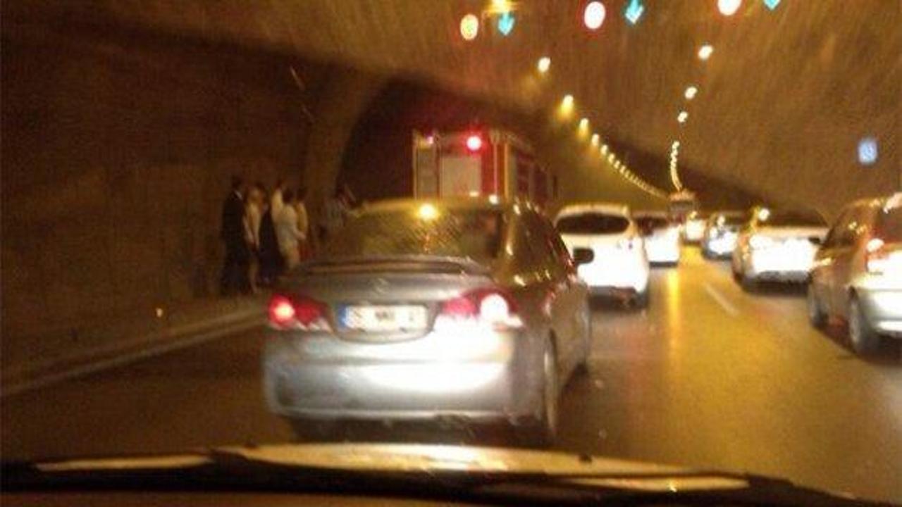 Tünelde yangın çıktı, araçlar mahsur kaldı
