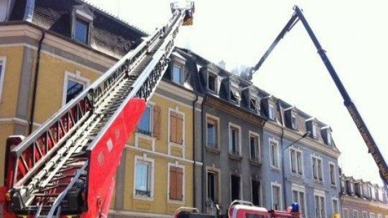 Türk ailenin evindeki yangın mumdan çıkmış