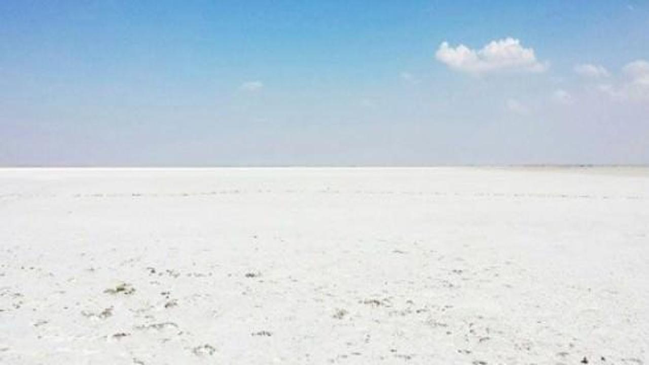 Türkiye'nin bir gölü çöl oldu!