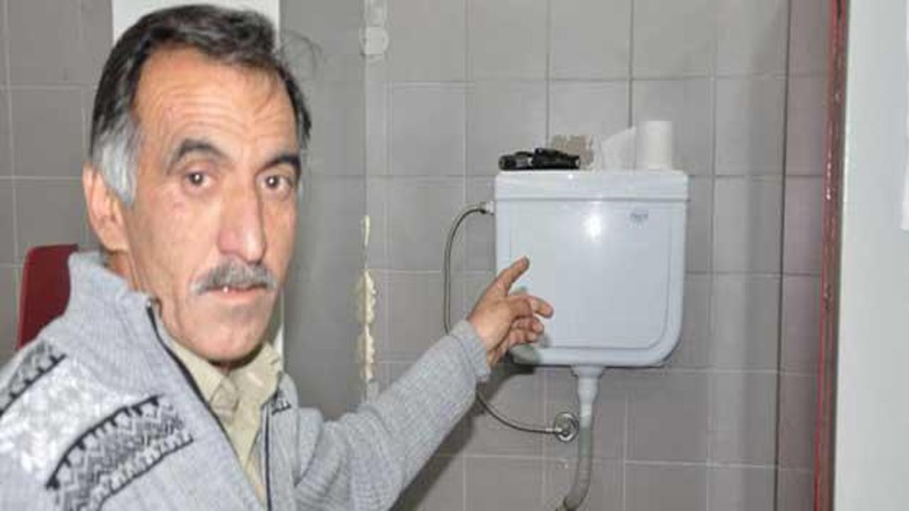 Tuvalette bakın ne unuttu!