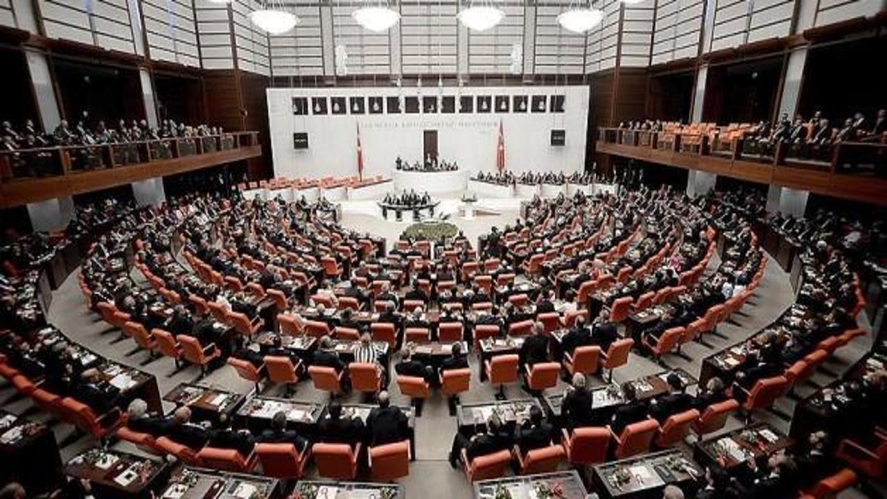 'Üç dönemlik' 23 AK Partili yeniden Meclis'te
