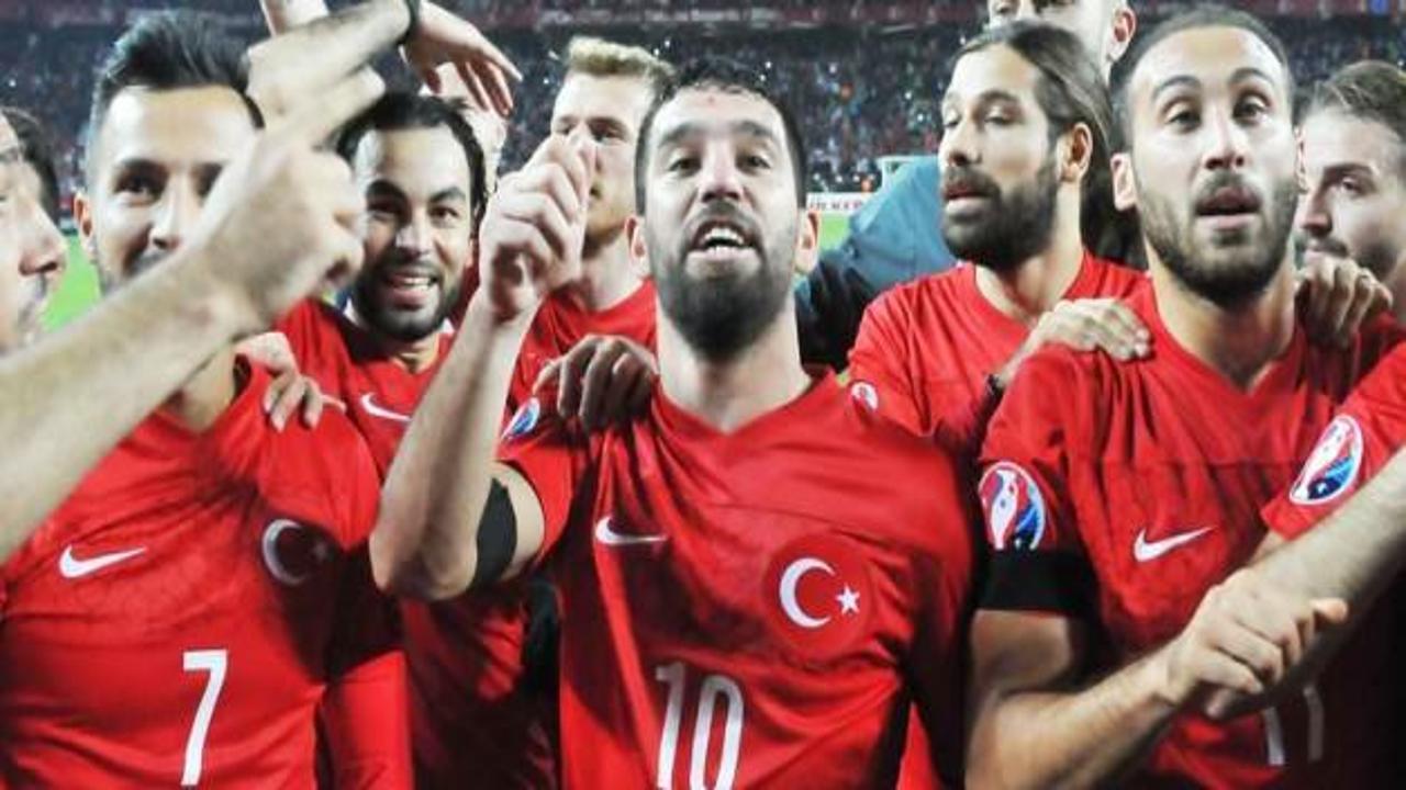 UEFA'da o iki Türk isme tebrik