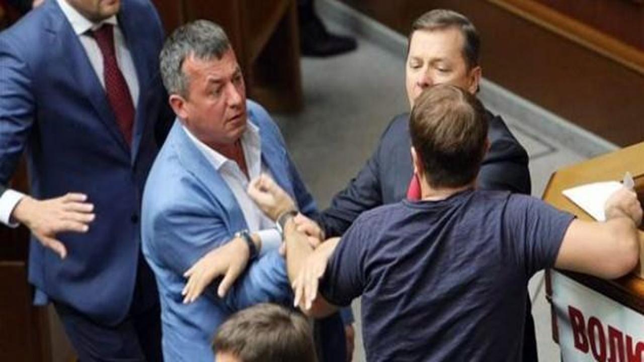 Ukrayna parlamentosunda kavga