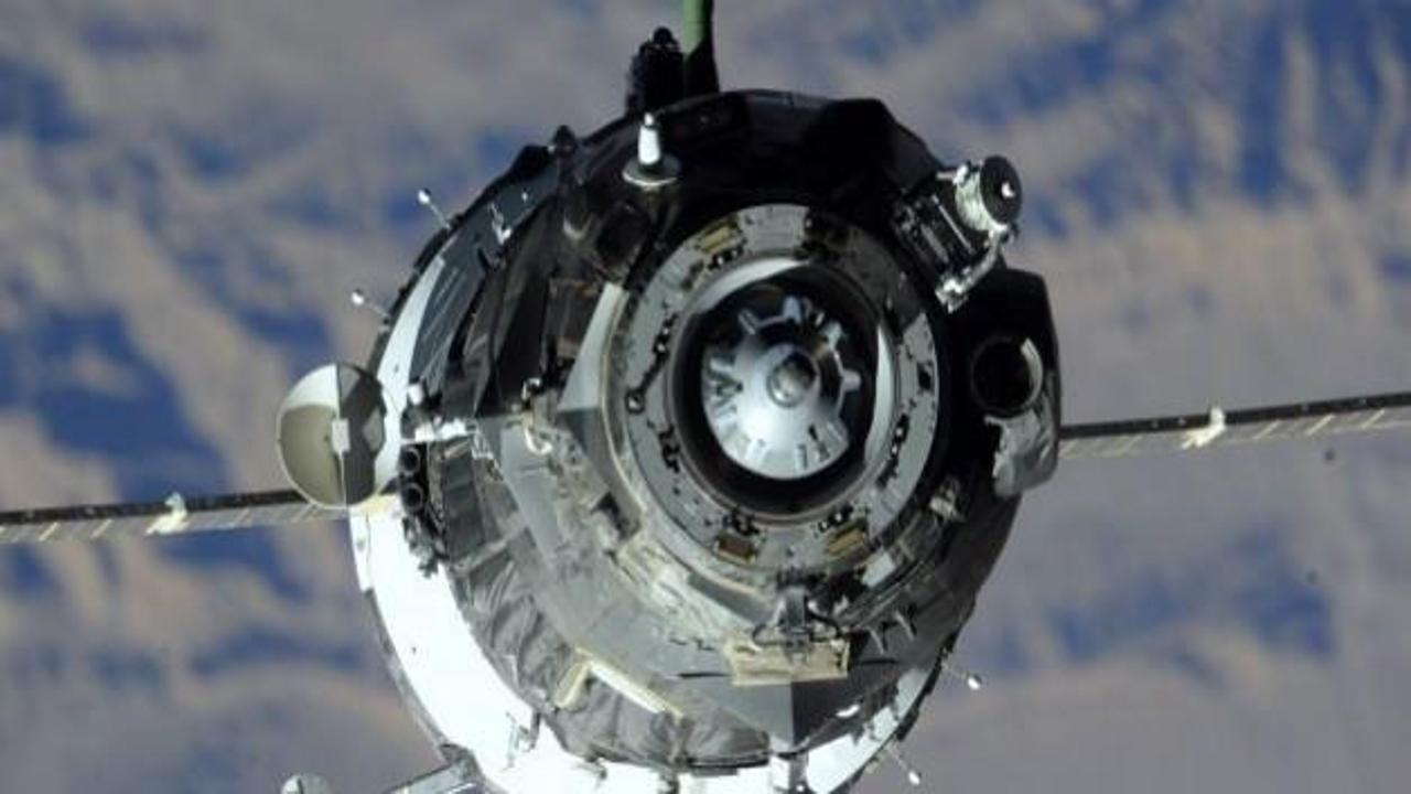 UUİ'de g&ouml;revli astronotlar D&uuml;nya'ya d&ouml;nd&uuml;