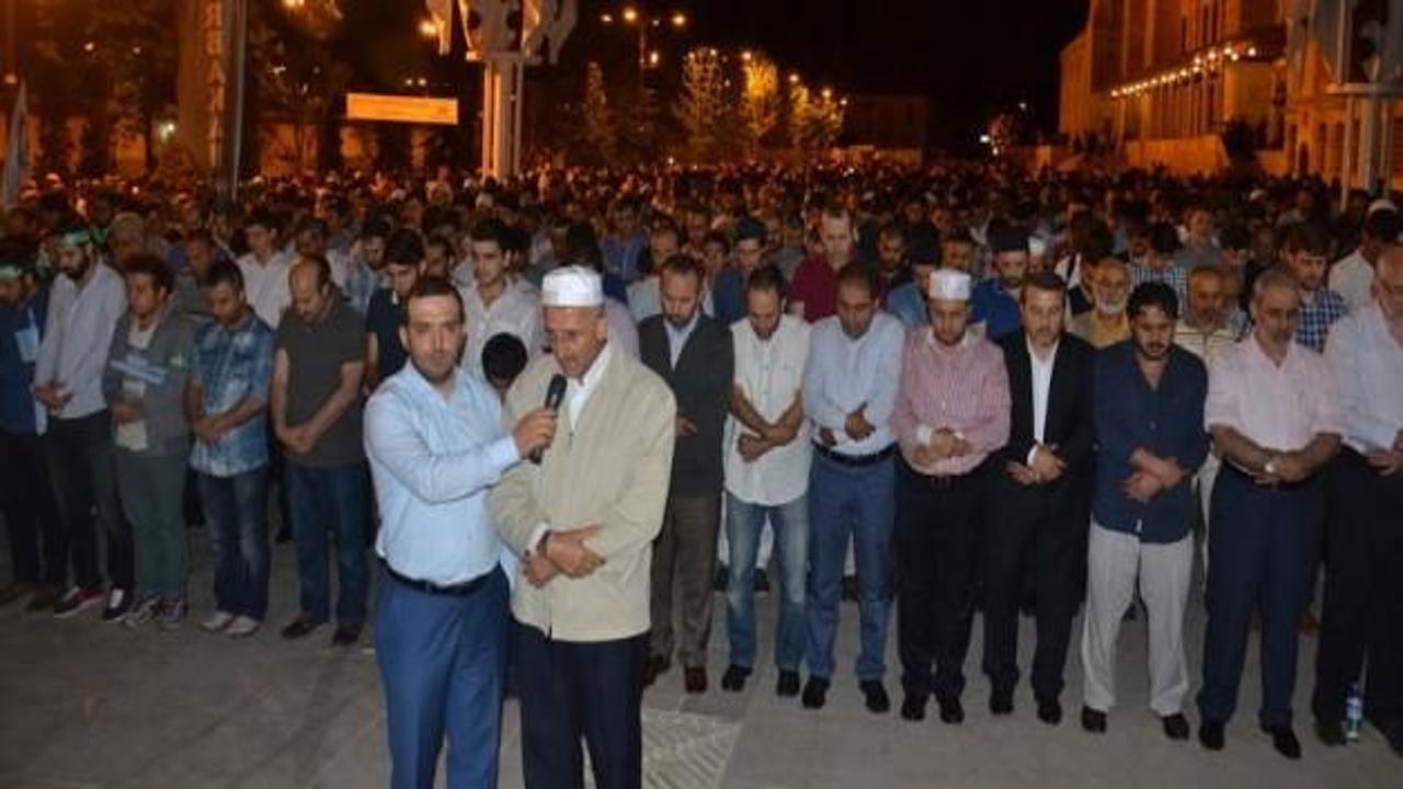 Uygur Türkleri için gıyabi cenaze namazı