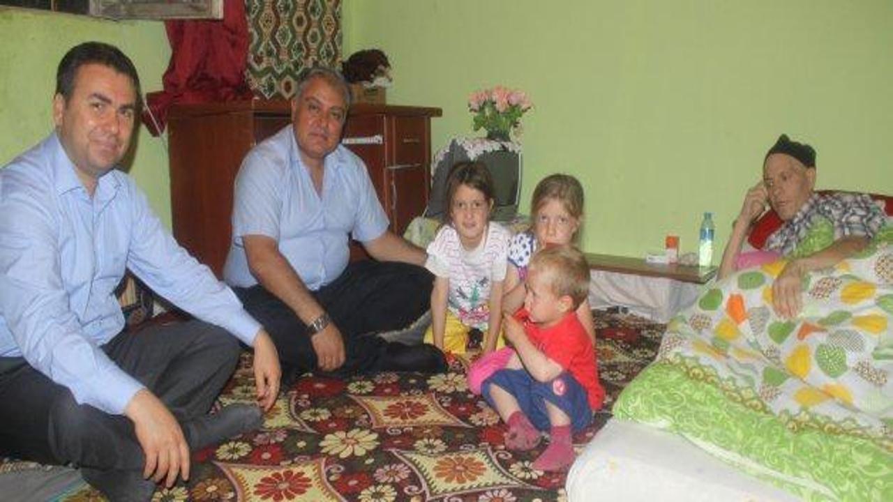 Vali, kanser hastasının evinde iftar a&ccedil;tı 