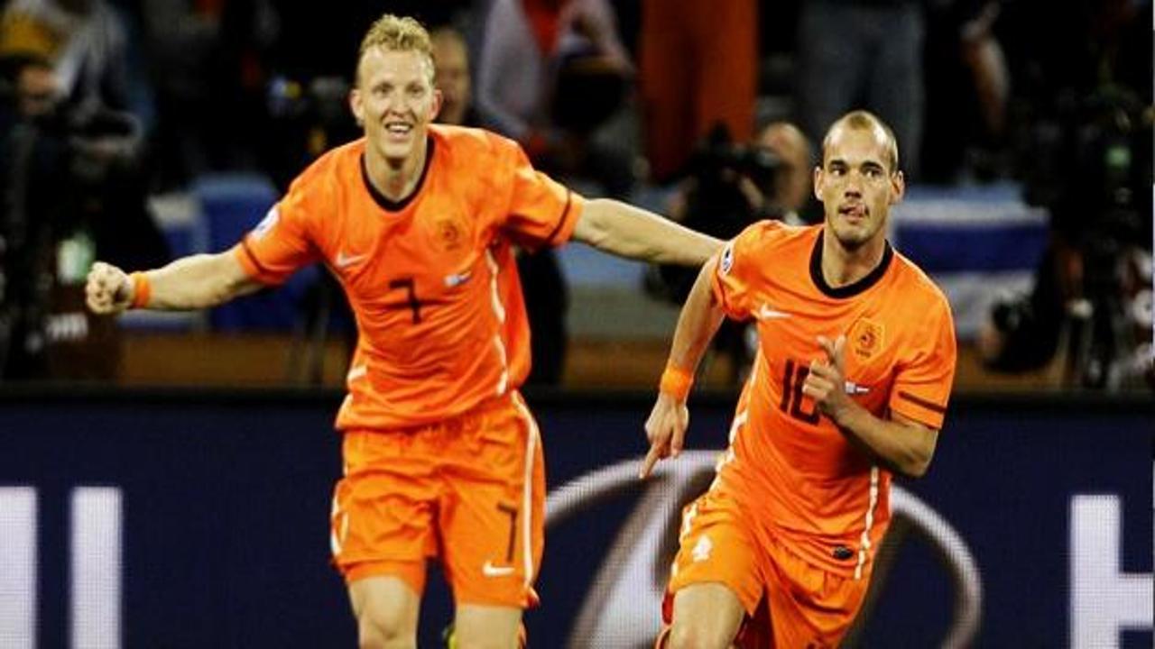 Van Gaal 7 ismi kesecek! Kuyt, Sneijder...