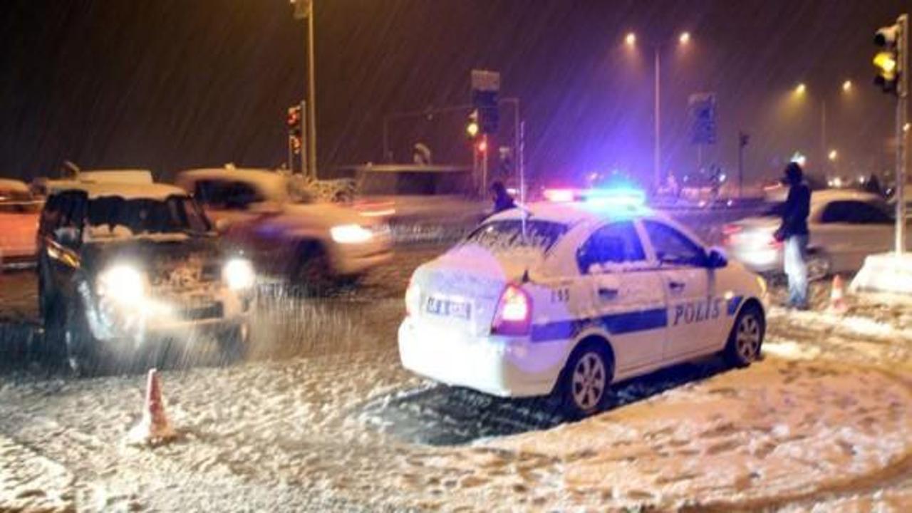 Van'da kar yağışı hava ulaşımını vurdu!