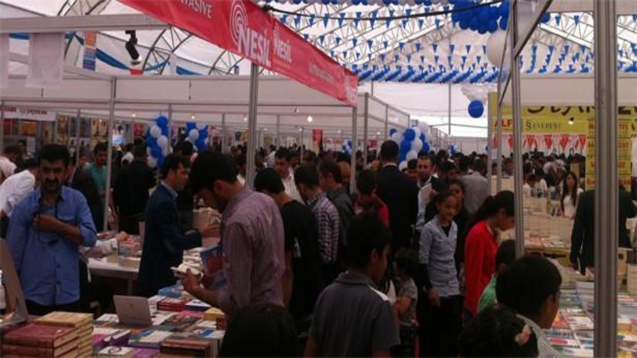 Van'da Türkçe ve Kürtçe kitapları barıştıran fuar