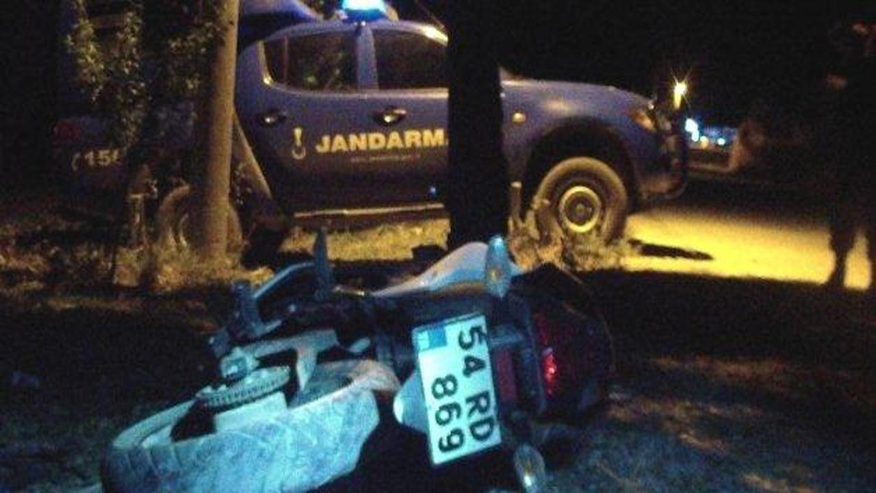 Virajı alamayan motosiklet ağaca çarptı: 2 ölü