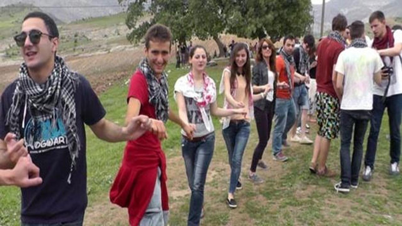 Yabancı öğrenciler Cudi'de halay çekti