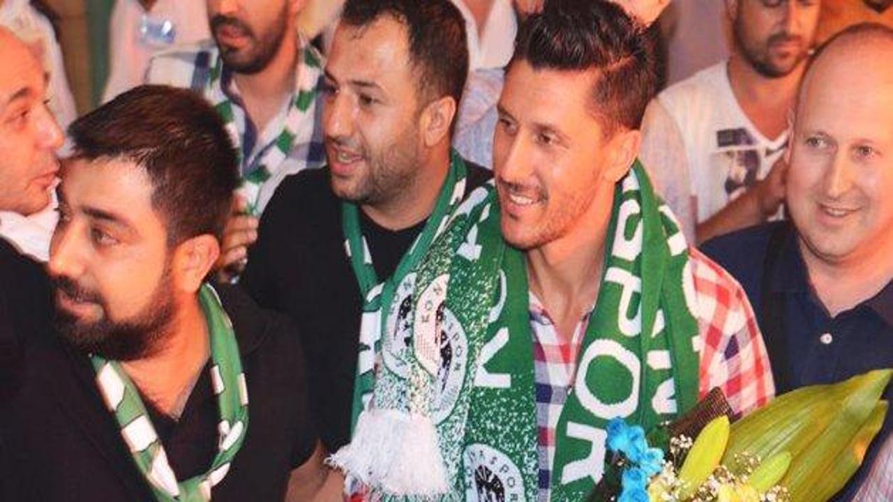 Yıldız futbolcuya Konya'da coşkulu karşılama