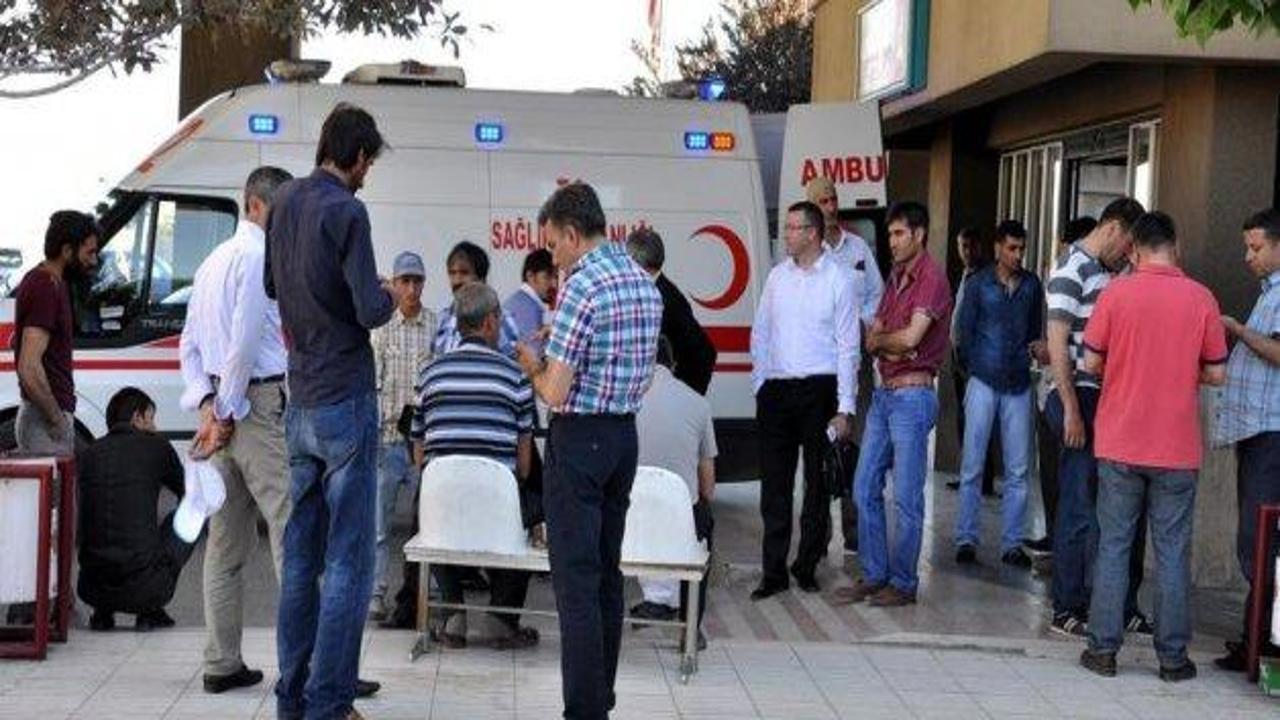Yol kesen PKK'lılar bir polisi yaraladı