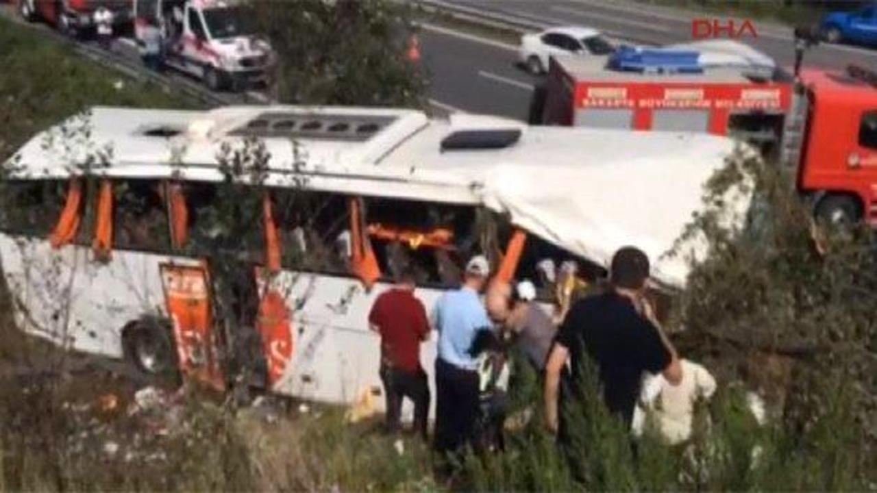 Otobüs devrildi: 5'i ağır 40 kişi yaralı