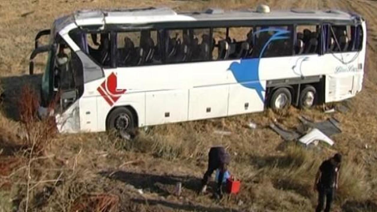 Yolcu otobüsü şarampole uçtu: 42 yaralı