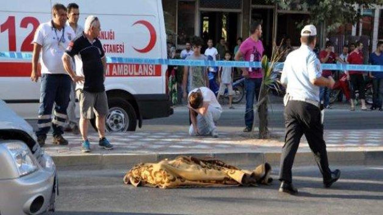 İzmir'de otomobil devrildi: 1 ölü, 3 yaralı