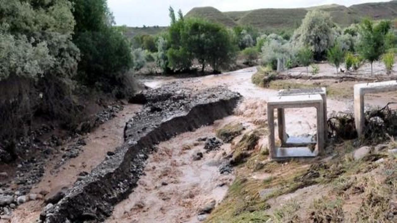 Yozgat'ta kuvvetli yağış hayatı felç etti