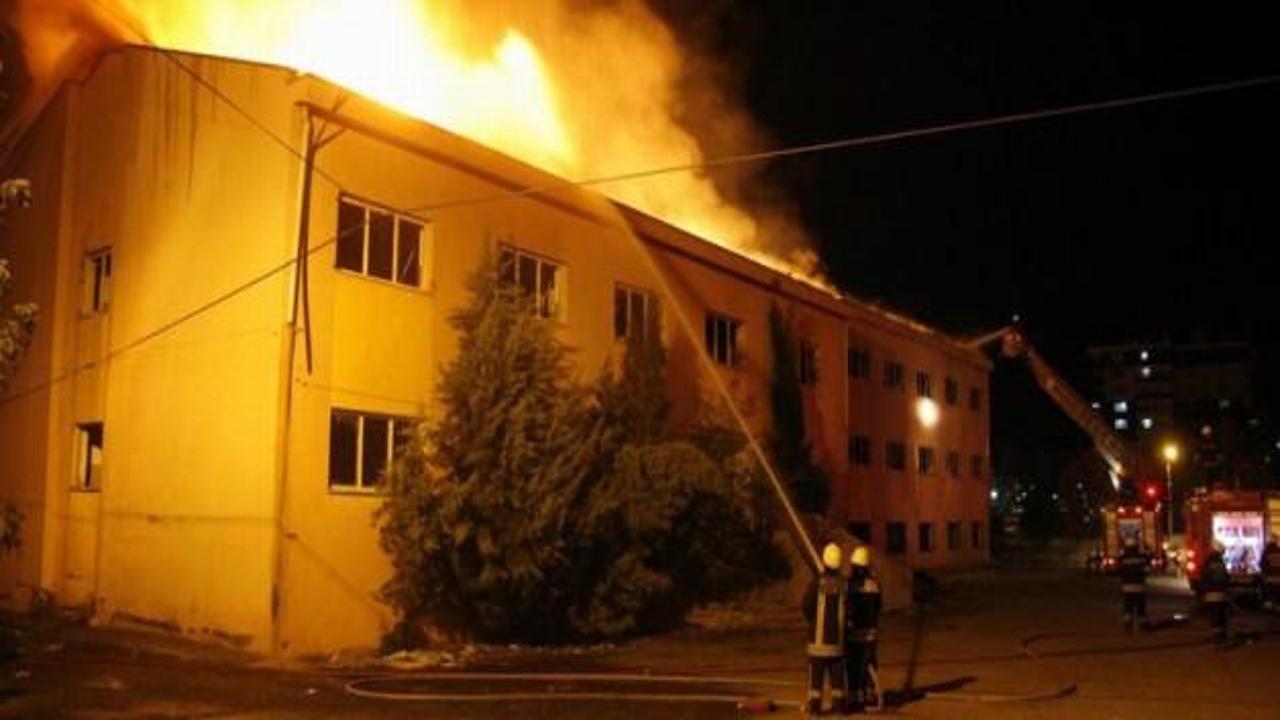 Yüksekova'da 2 okul yakıldı