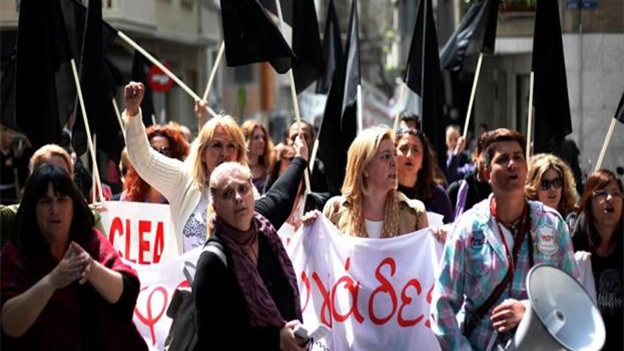 Yunan gazeteciler greve gitti