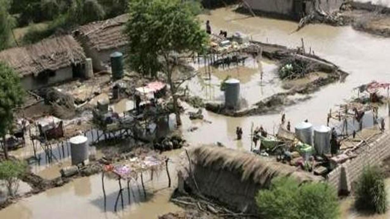 Pakistan'da aşırı yağışlarda 15 kişi öldü