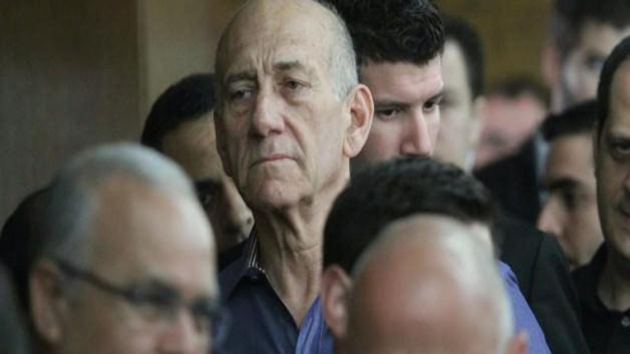 İsrail eski başbakanına rüşvet hapsi