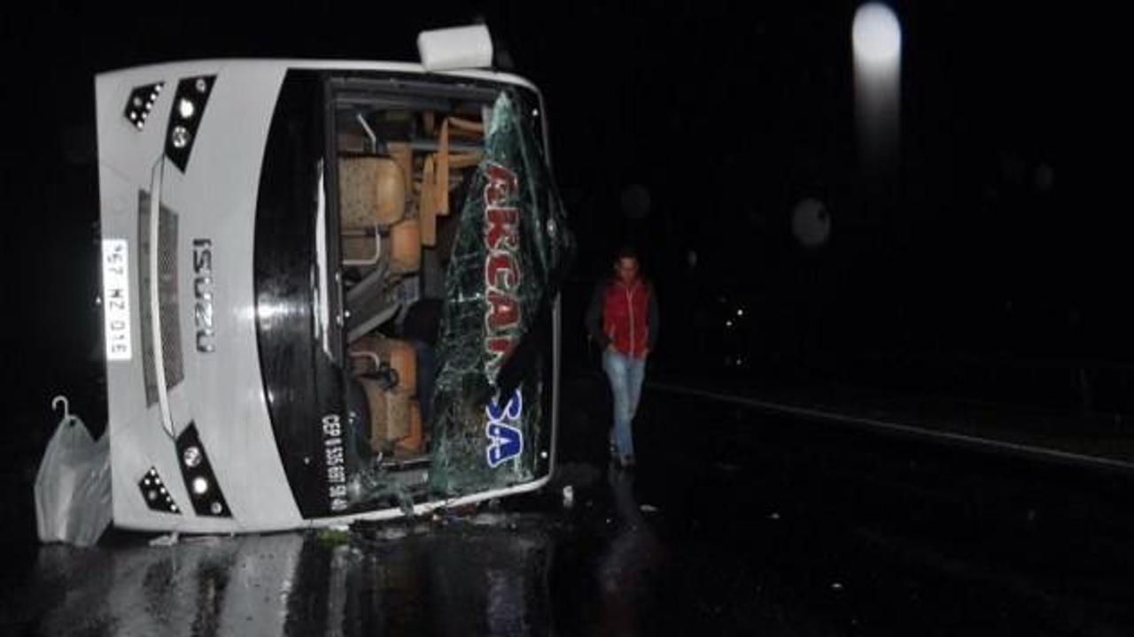 Zonguldak'ta tur midibüsü devrildi: 23 yaralı