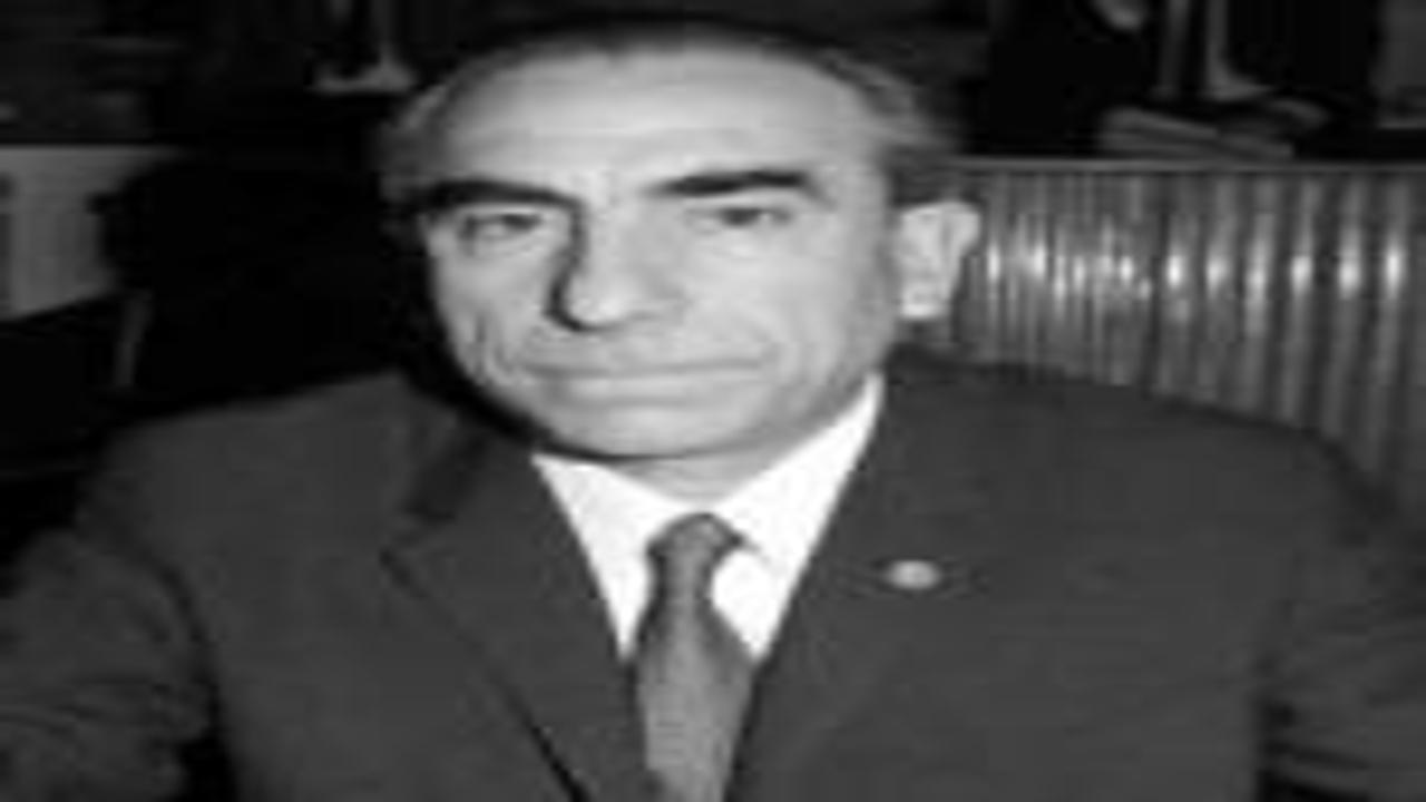 Alparslan Türkeş kimdir?