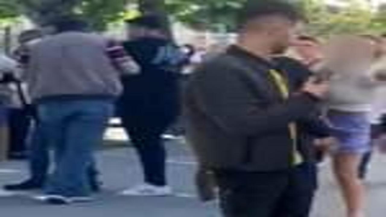 Beylikdüzü’nde fotoğrafını çeken şahsa önce tükürdü sonra dövdü