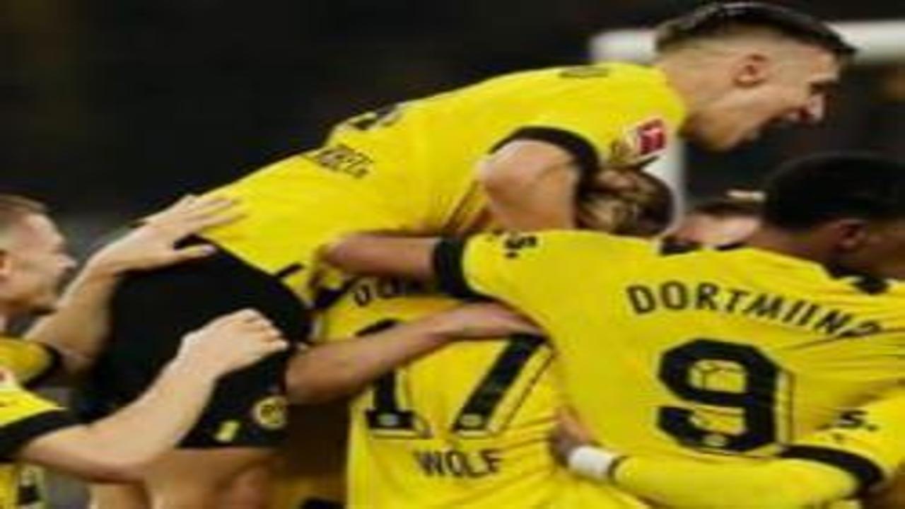 Almanya'da 7 gollü maç Dortmund liderliğe yükseldi