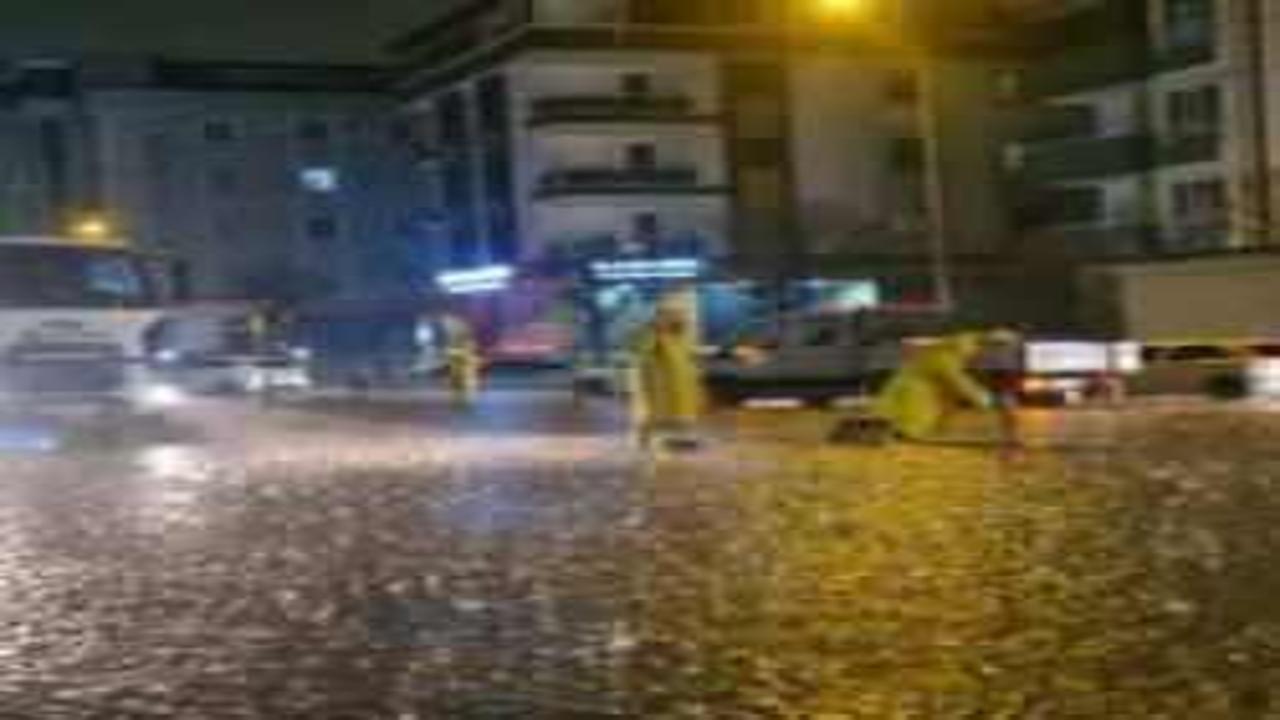 Gaziantep'e bir yılda yağan yağışın dörtte biri dün gece yağdı