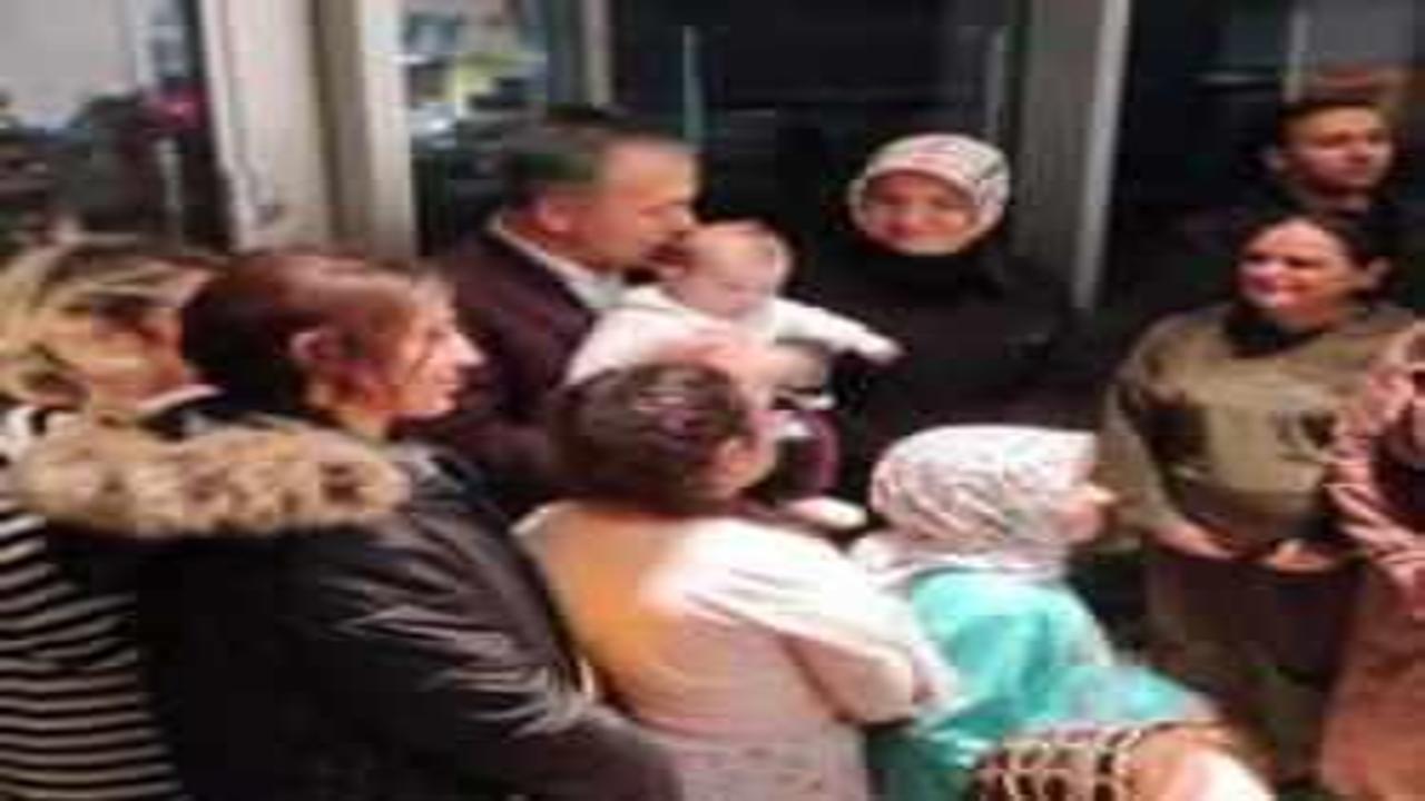 İstanbul Valisi Yerlikaya depremzedelerle iftar yaptı