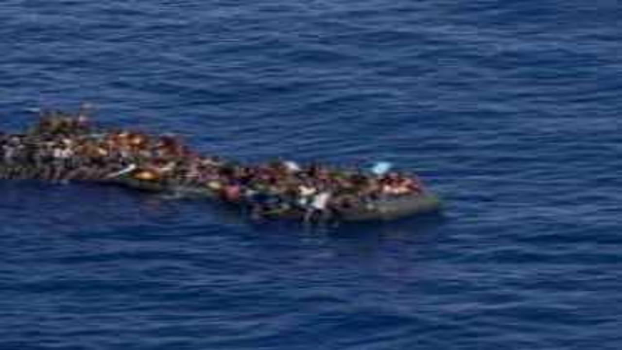 İtalya Sahil Güvenliği Akdeniz'de 745 düzensiz göçmeni kurtardı