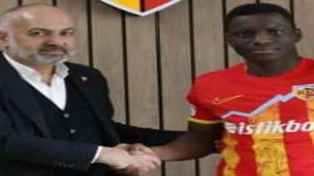 Kayserispor'da iç transfer 2 ismin sözleşmesi uzatıldı