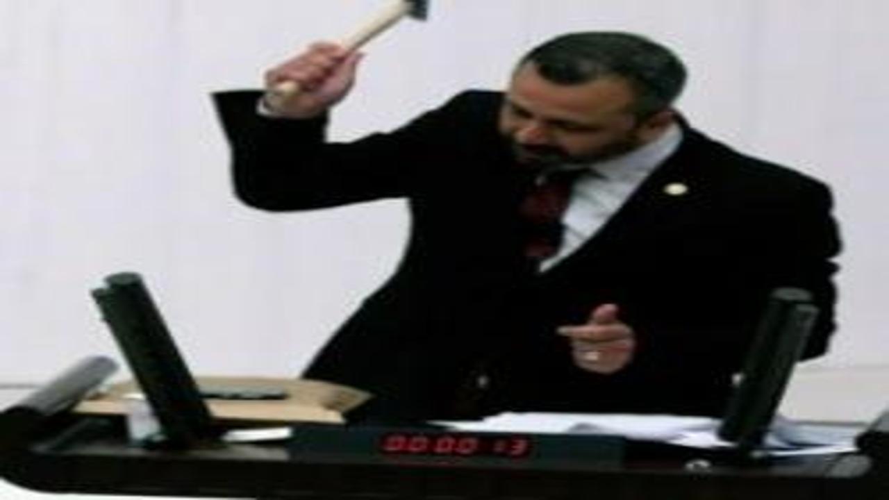 Meclis'te çekiçle cep telefonu kıran CHP'li Erbay'a dava açıldı