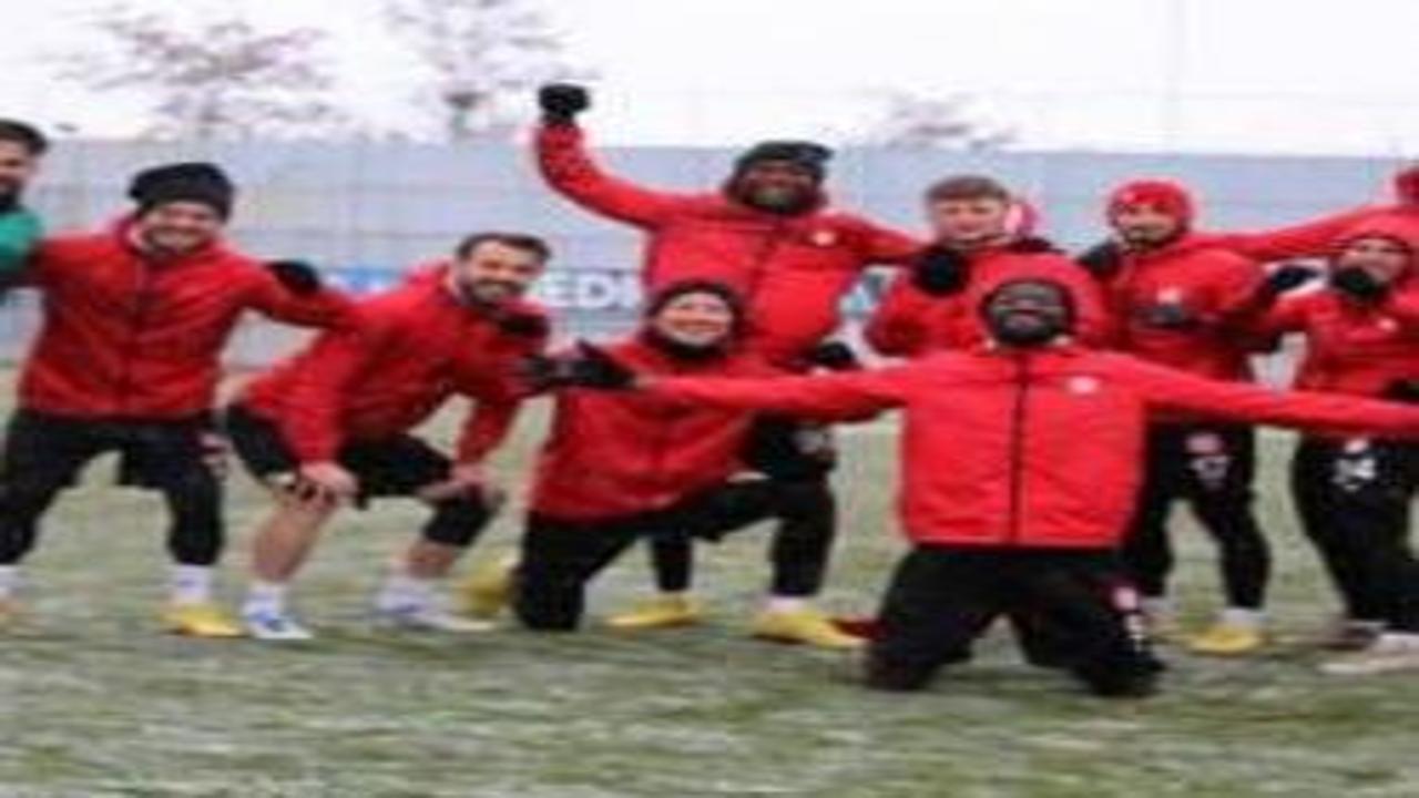 Sivasspor'dan kar yağışı altında antrenman