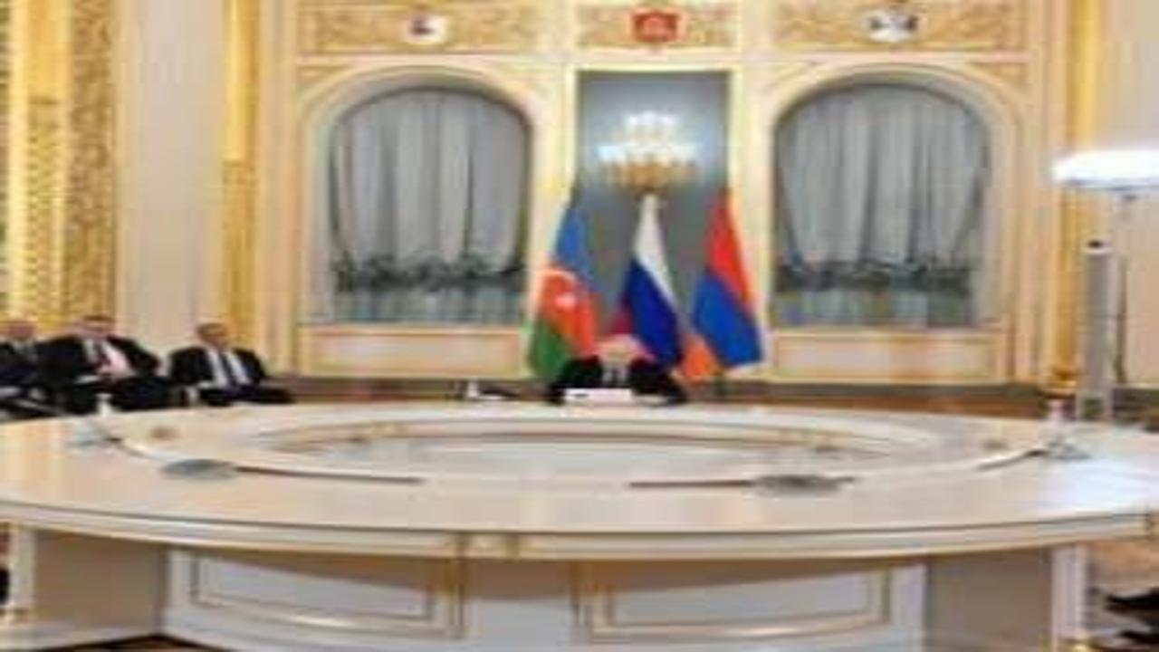 Putin Aliyev ve Paşinyan'la Moskova'da görüştü