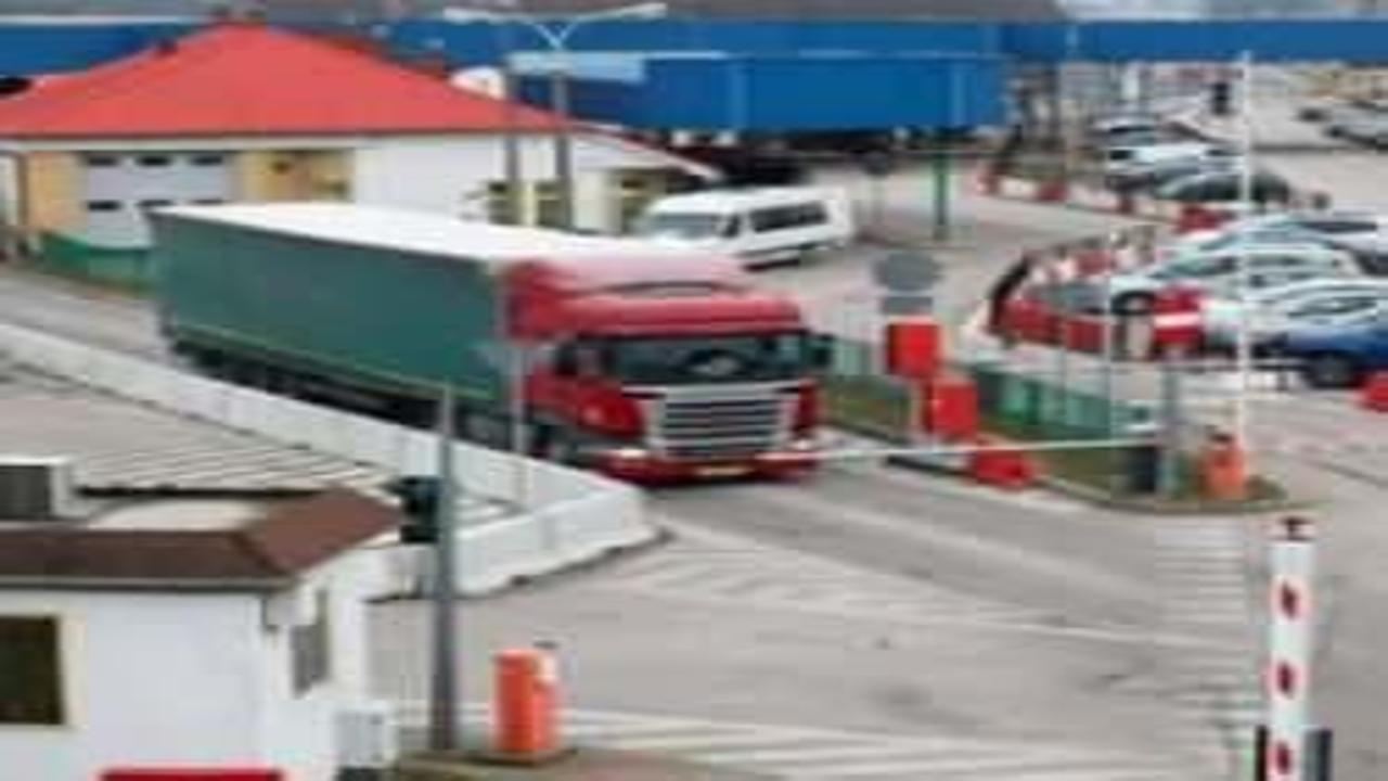Polonya'dan Rusya ve Belarus plakalı tır ve kamyonlara giriş yasağı