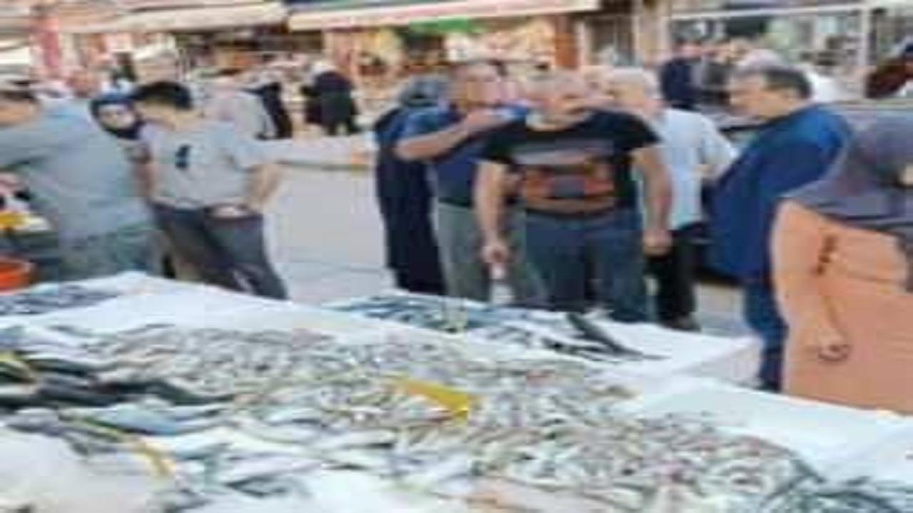Ucuzlayan balık kapış kapış satıldı