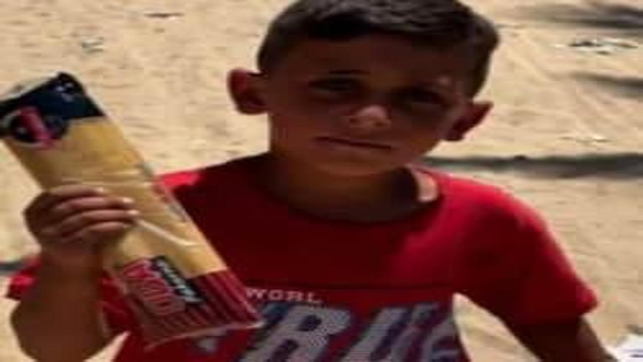 Gazzeli çocuğun cömertliği izleyenleri şaşkına uğrattı