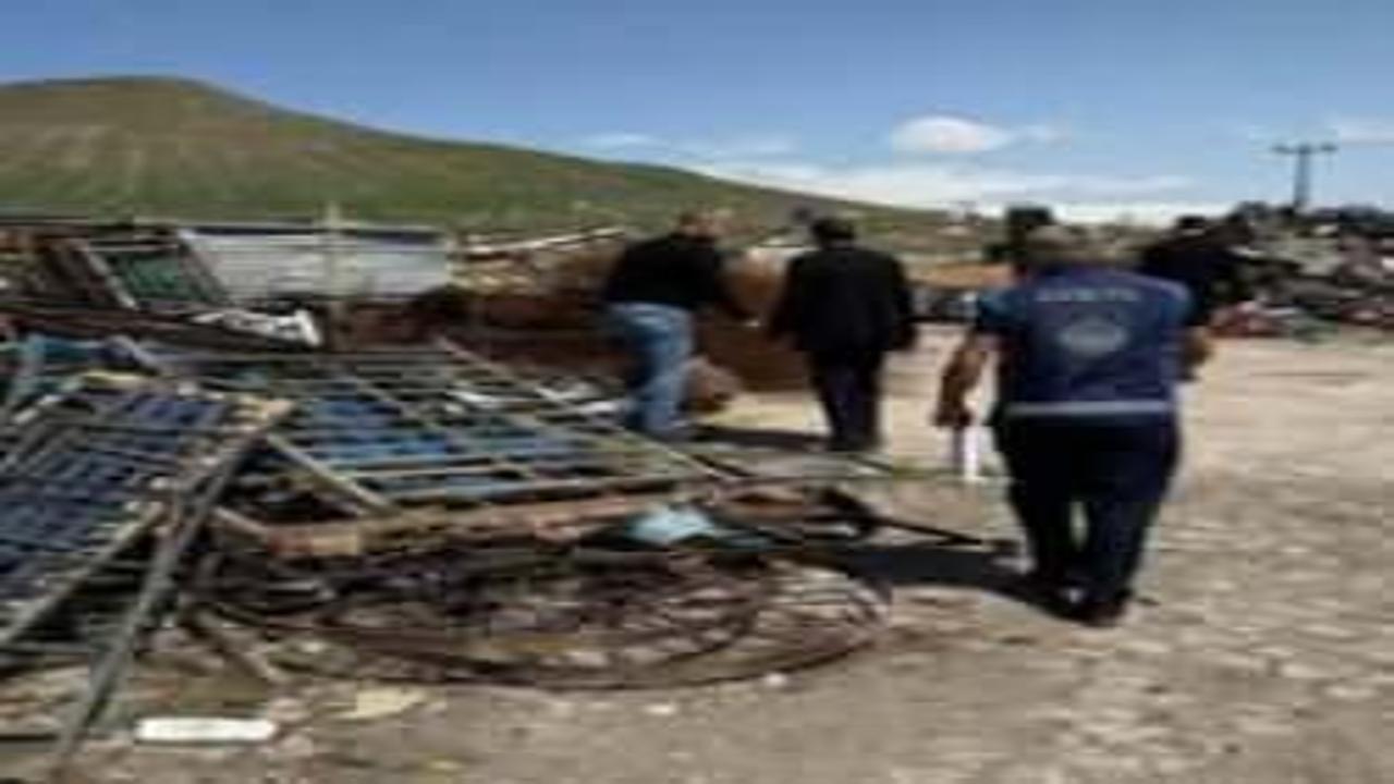 Patnos'ta belediye araçlarının parçaları hurdacılarda aranıyor