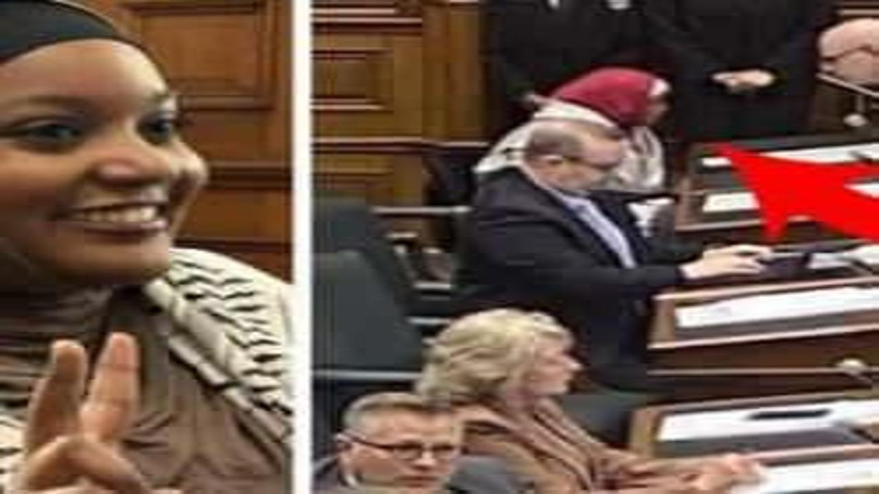Ontario Meclisi'nda kefiye krizi Çık dışarı