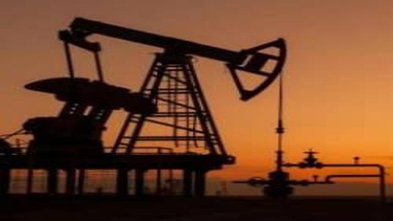 Brent petrolün varil fiyatı 82 12 dolar